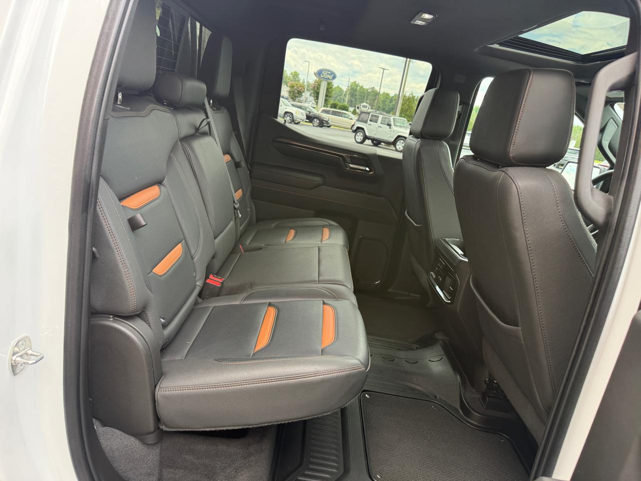 GMC Sierra 1500 AT4 Crew Cab 4WD 2023