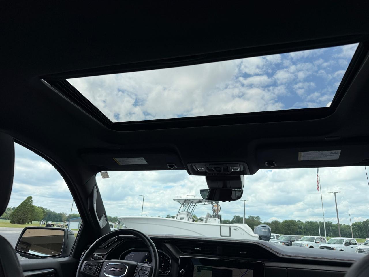 GMC Sierra 1500 AT4 Crew Cab 4WD 2023