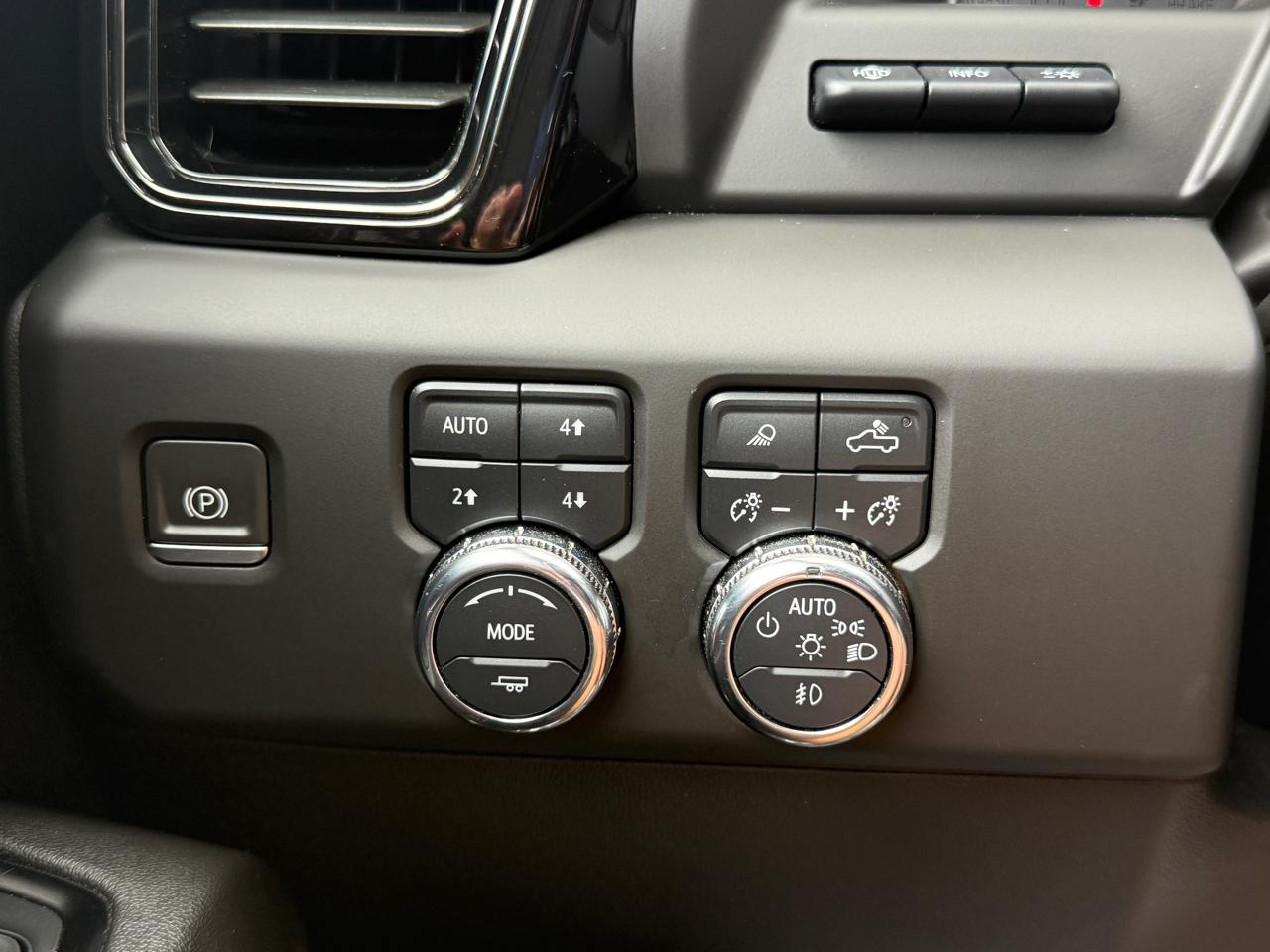 GMC Sierra 1500 AT4 Crew Cab 4WD 2023
