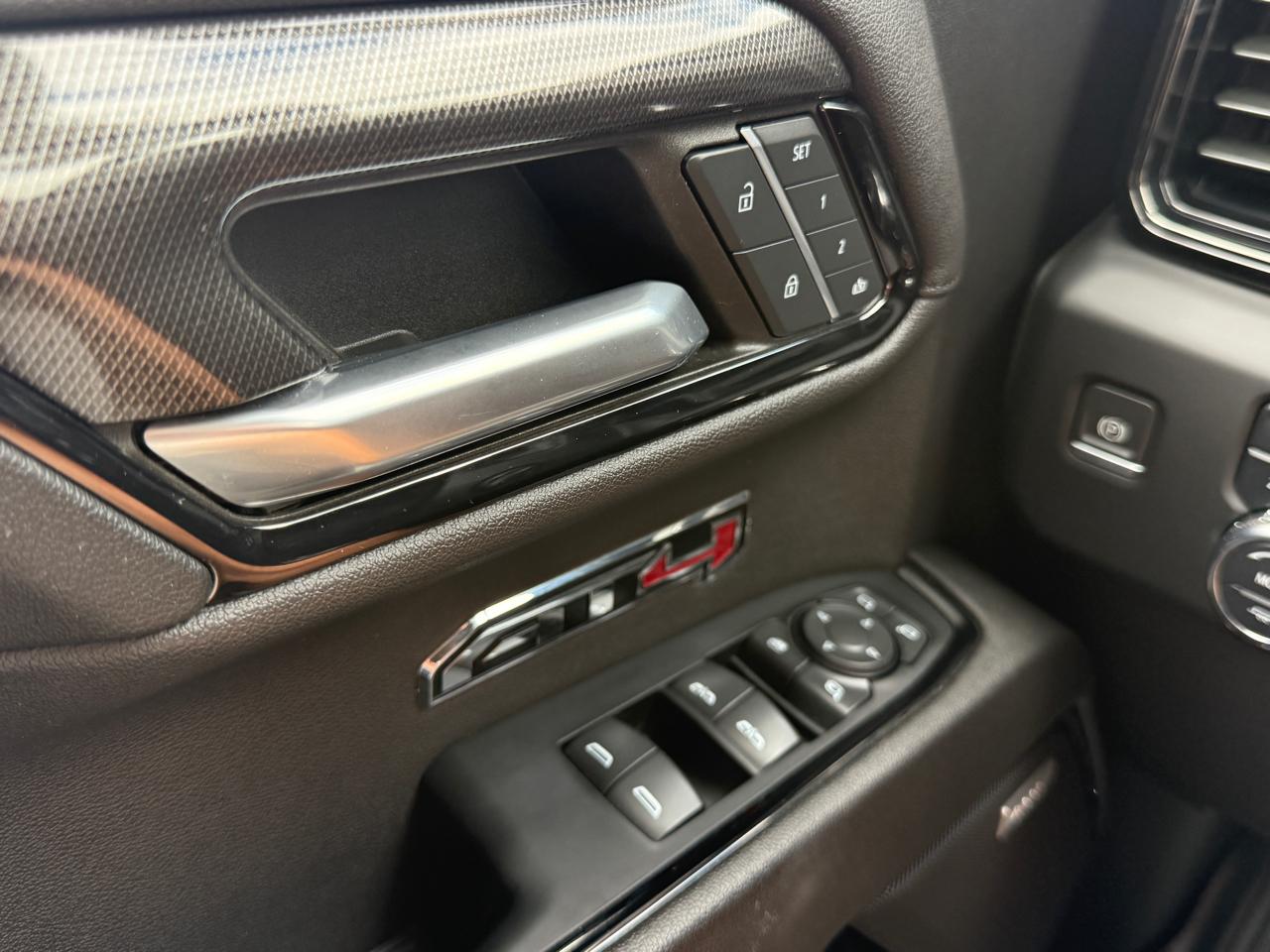 GMC Sierra 1500 AT4 Crew Cab 4WD 2023
