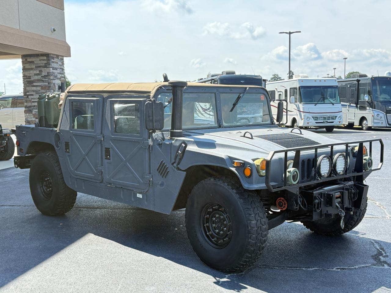AM General M998  2024
