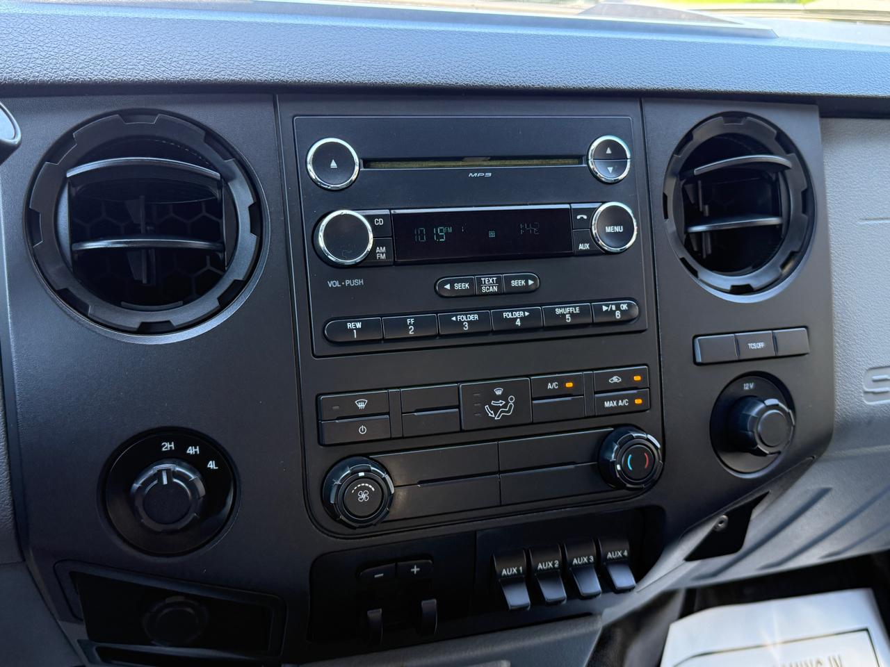 Ford F-350 SD XLT Crew Cab Long Bed DRW 4WD 2015