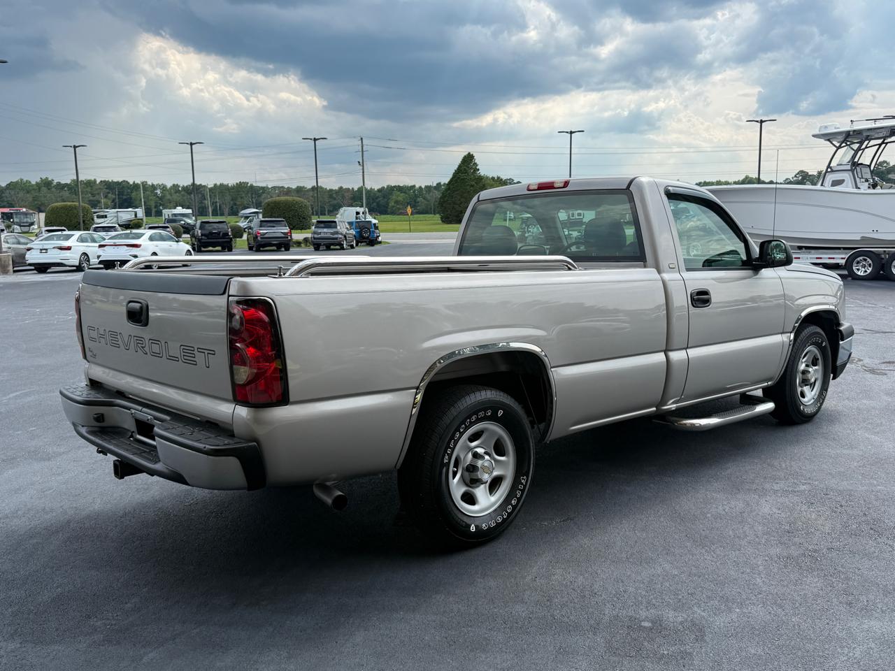 Chevrolet Silverado 1500 LS 2WD 2004