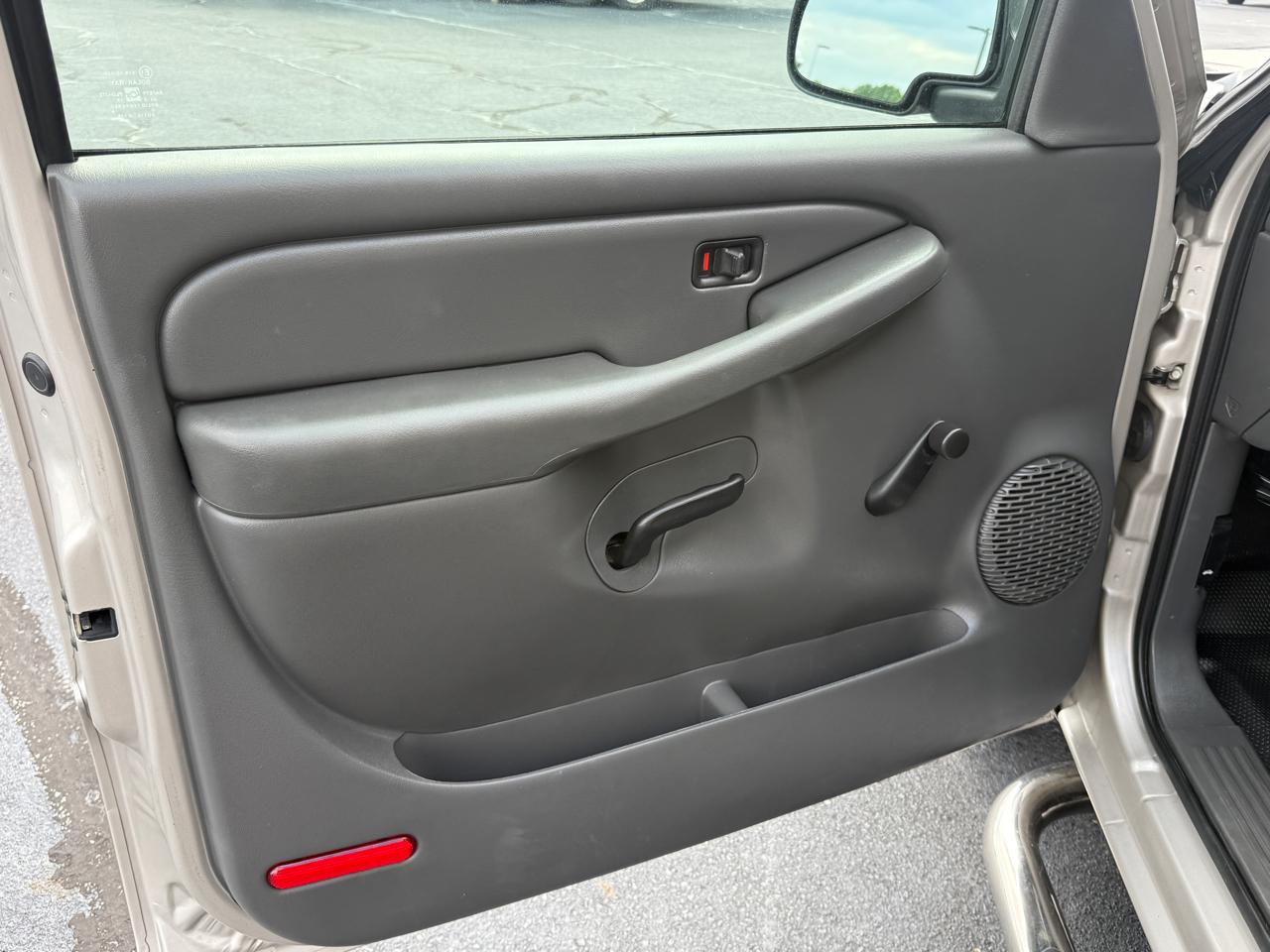 Chevrolet Silverado 1500 LS 2WD 2004