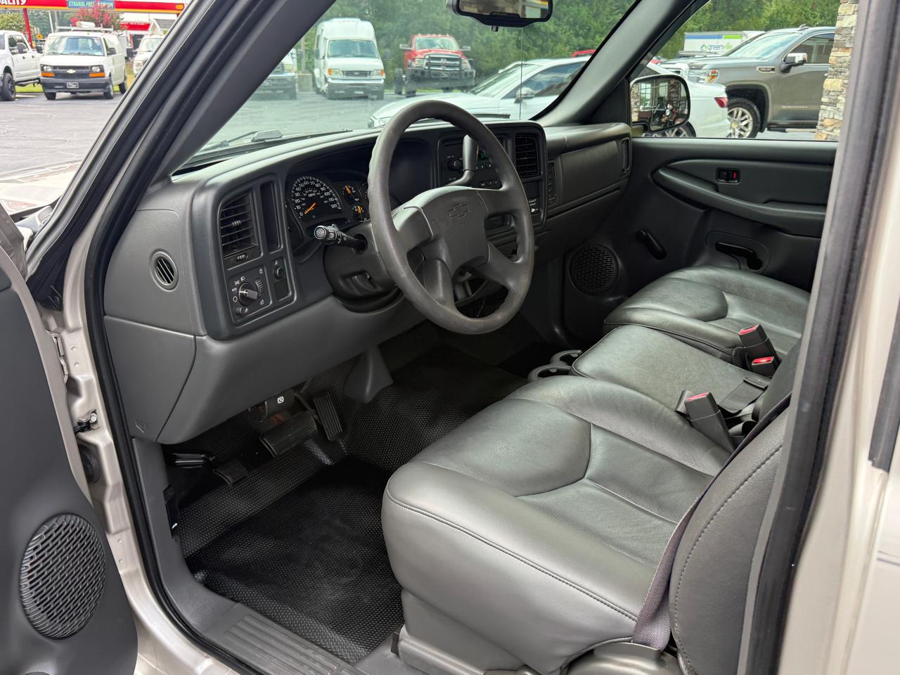Chevrolet Silverado 1500 LS 2WD 2004