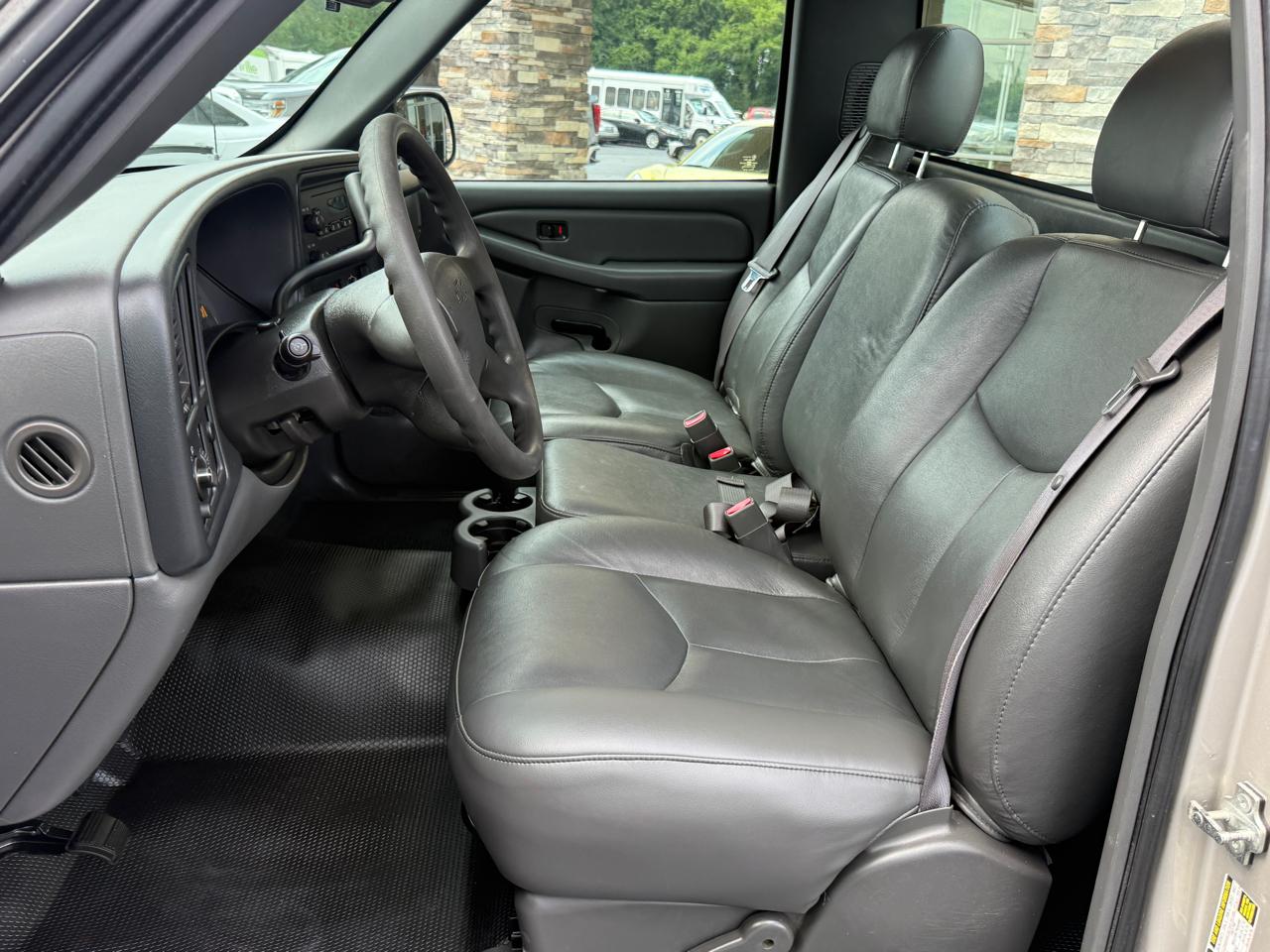 Chevrolet Silverado 1500 LS 2WD 2004