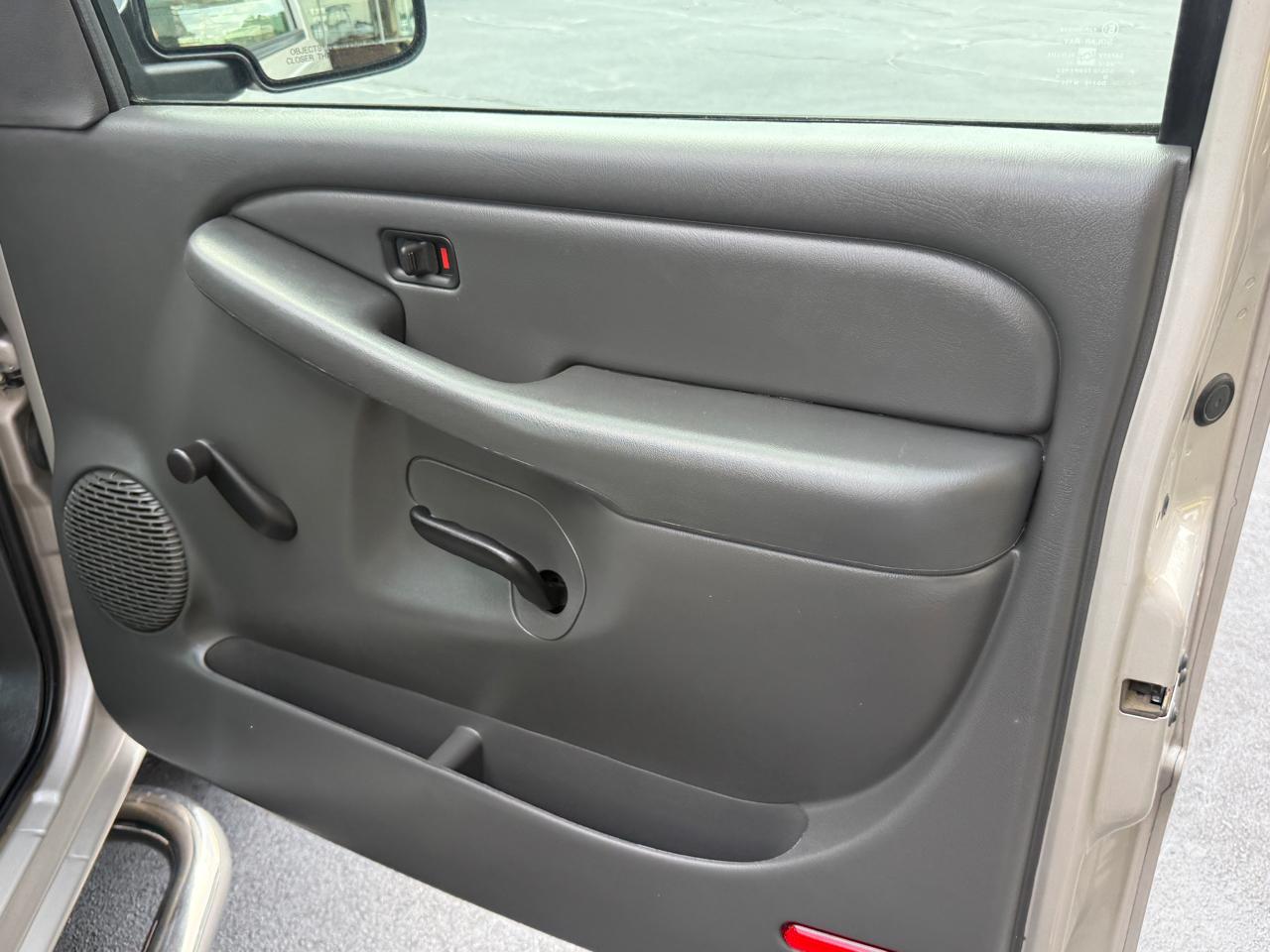 Chevrolet Silverado 1500 LS 2WD 2004