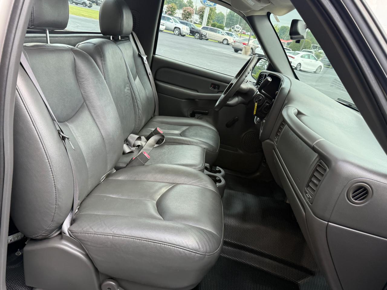 Chevrolet Silverado 1500 LS 2WD 2004