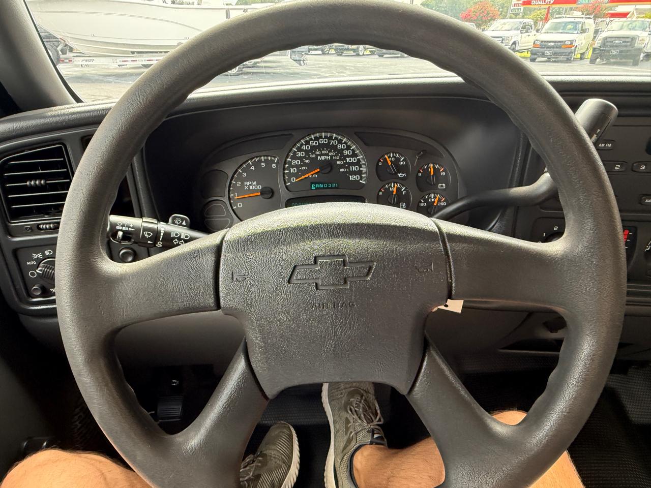 Chevrolet Silverado 1500 LS 2WD 2004