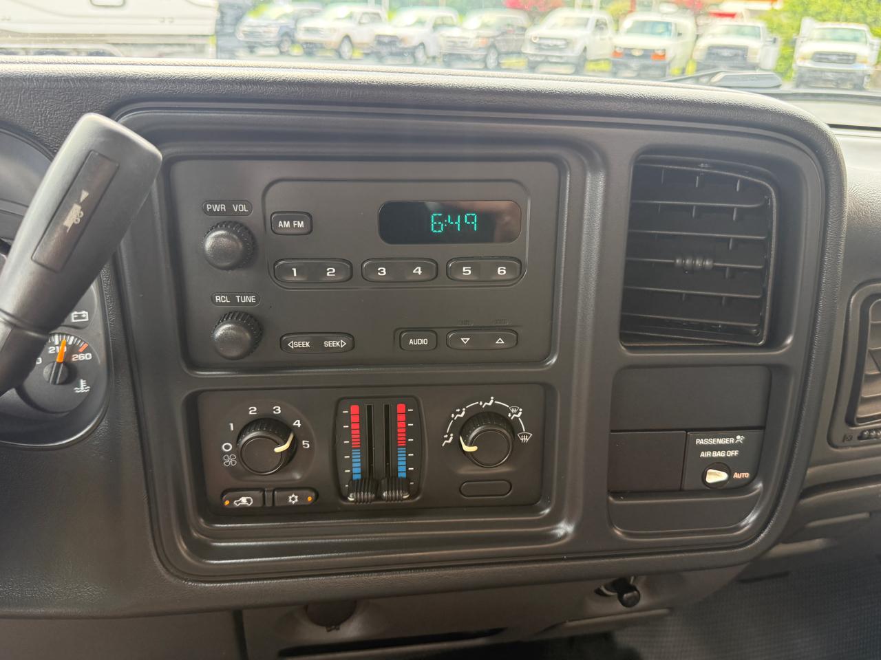 Chevrolet Silverado 1500 LS 2WD 2004