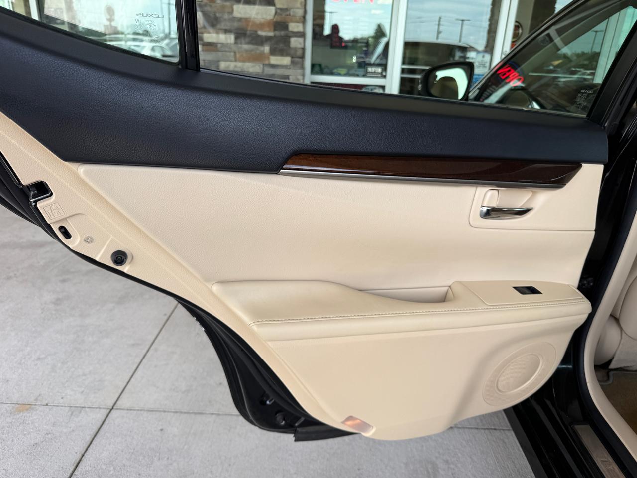Lexus ES 350 Sedan 2014