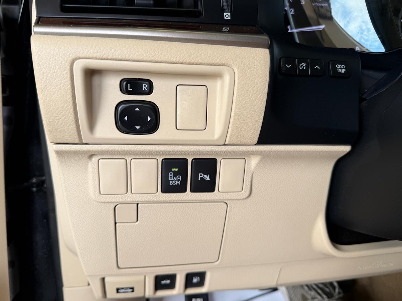 Lexus ES 350 Sedan 2014