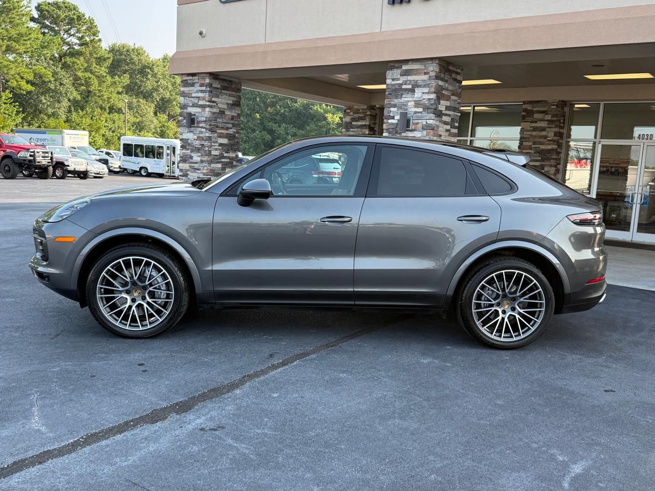 Porsche Cayenne Base 2021