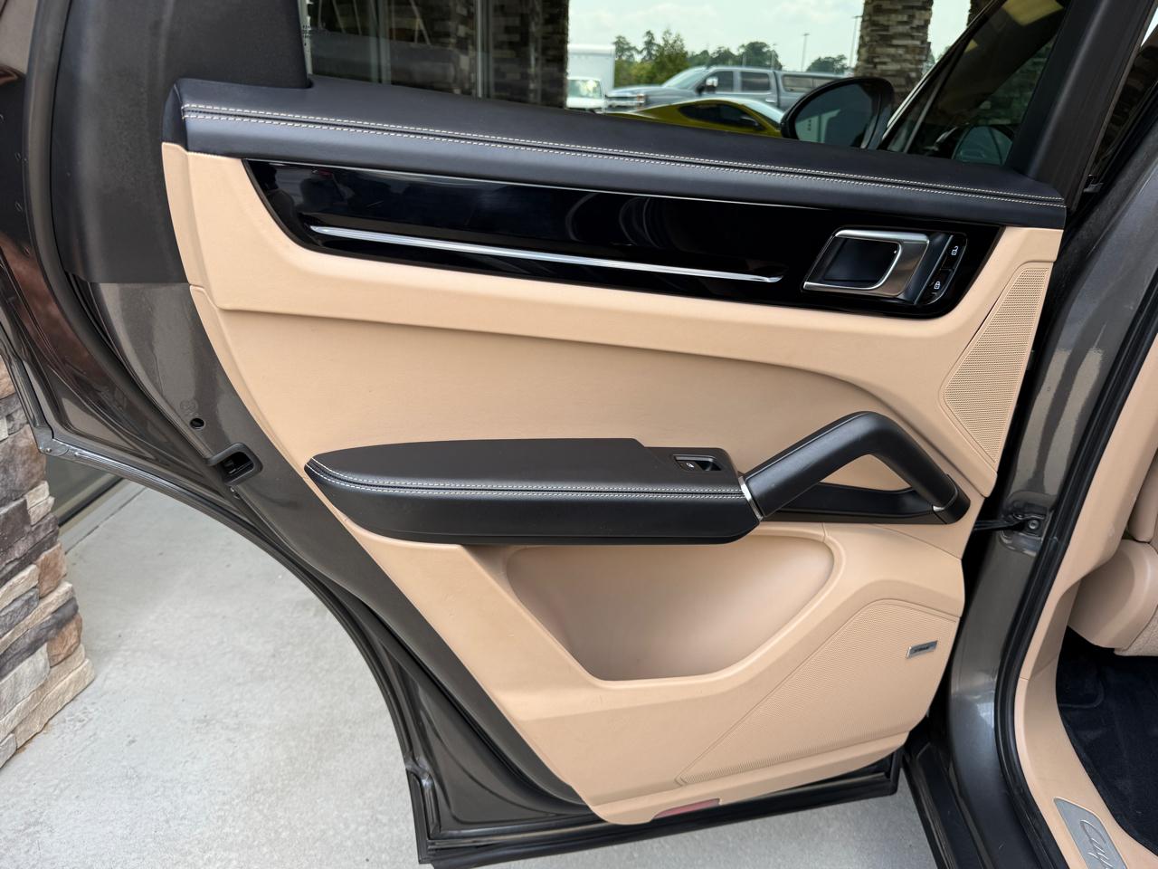 Porsche Cayenne Base 2021
