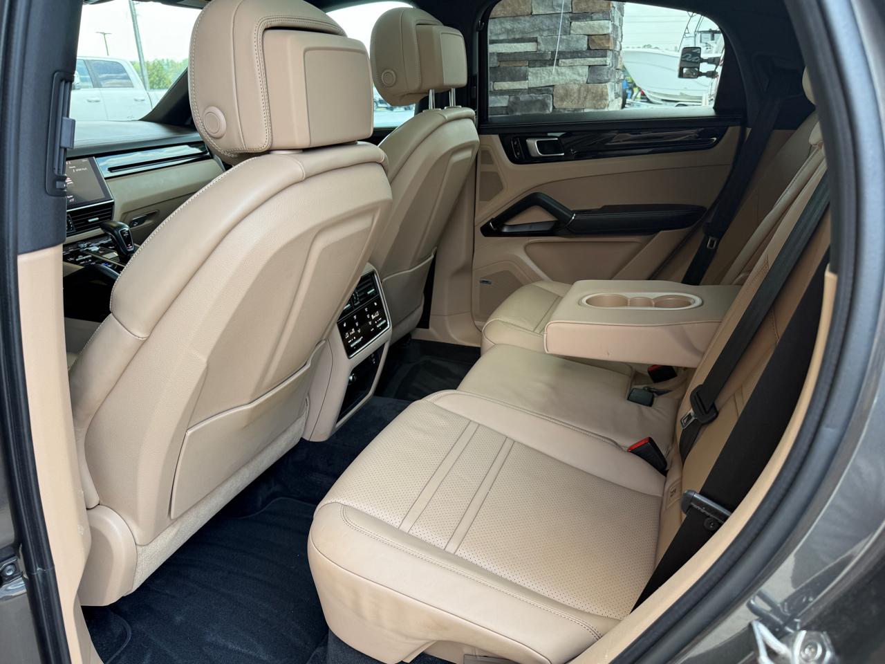Porsche Cayenne Base 2021