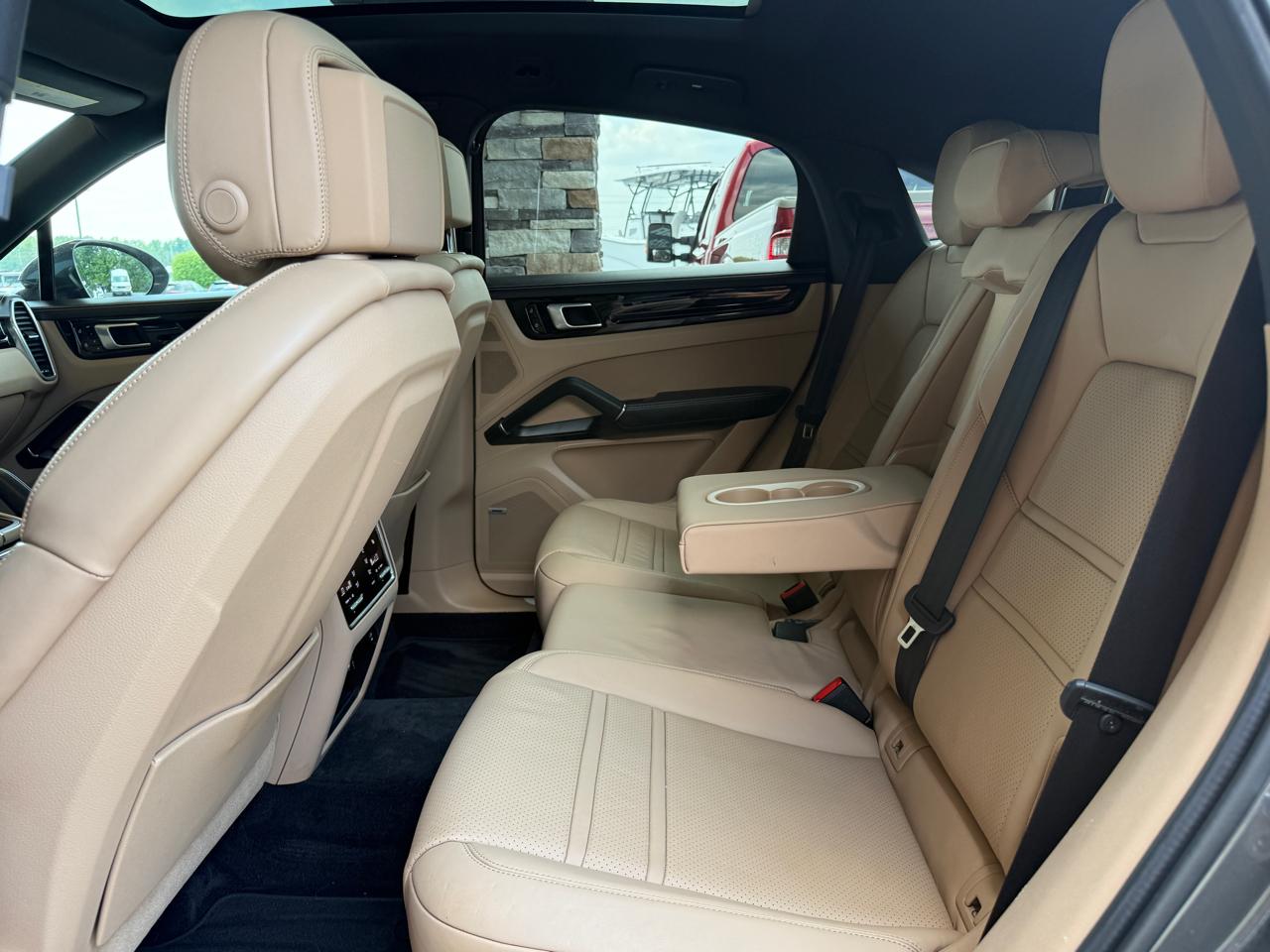 Porsche Cayenne Base 2021
