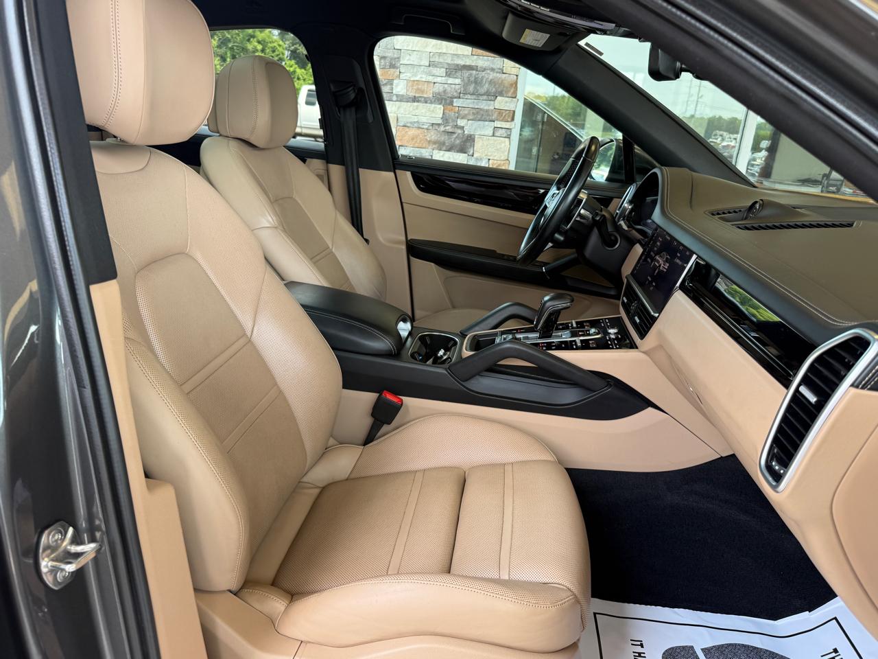 Porsche Cayenne Base 2021