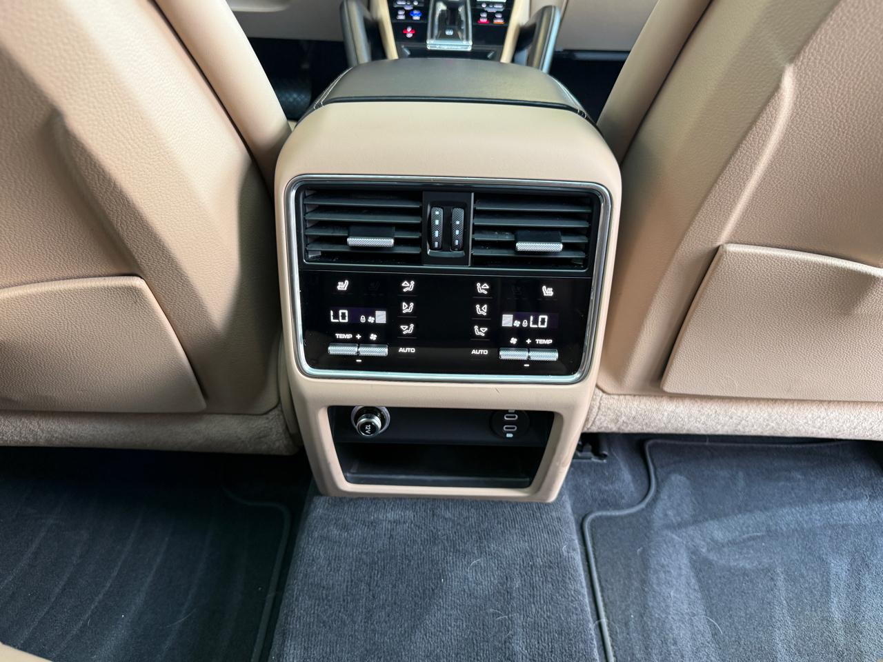 Porsche Cayenne Base 2021