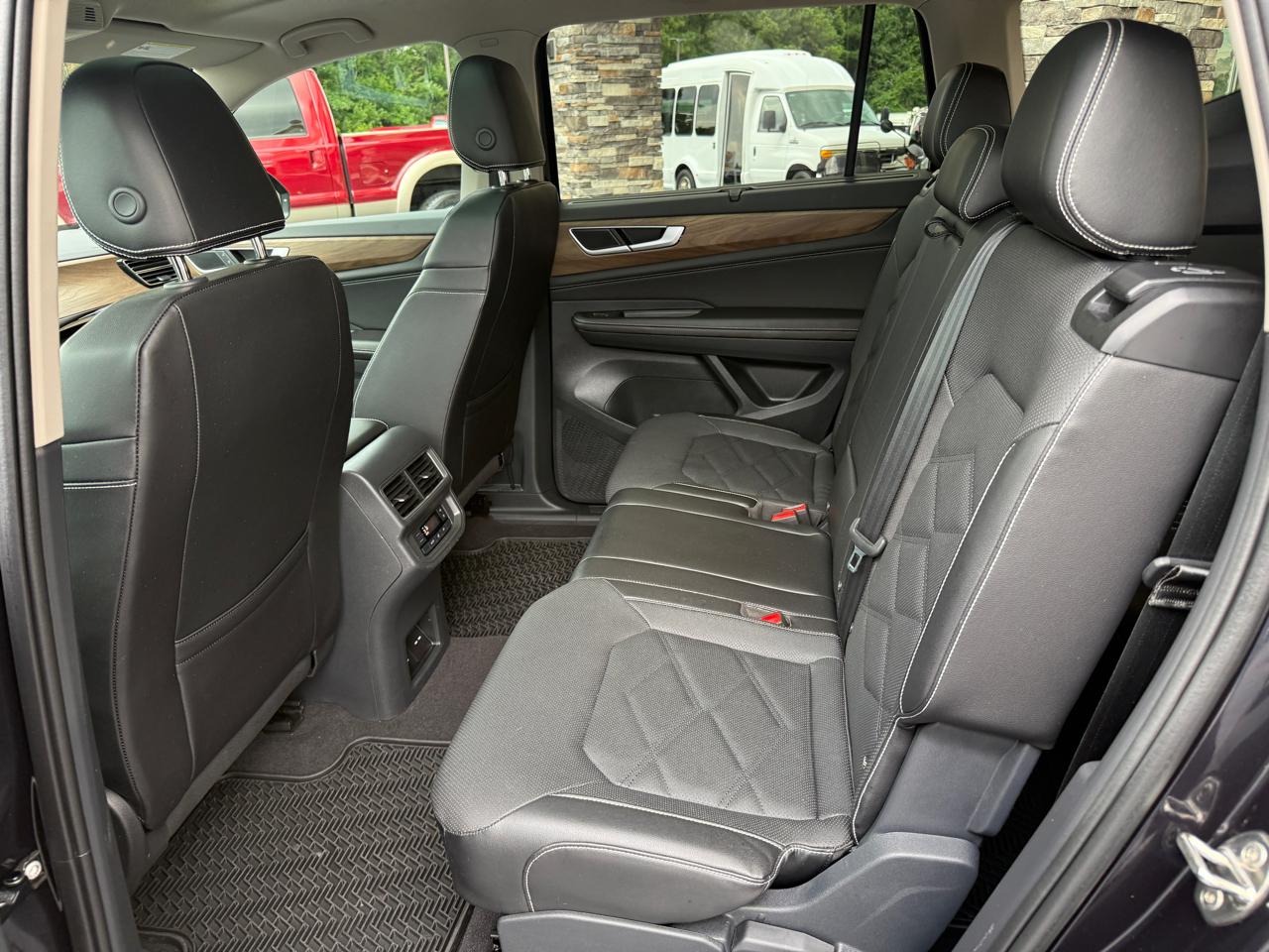 Volkswagen Atlas SE w/Technology 2024