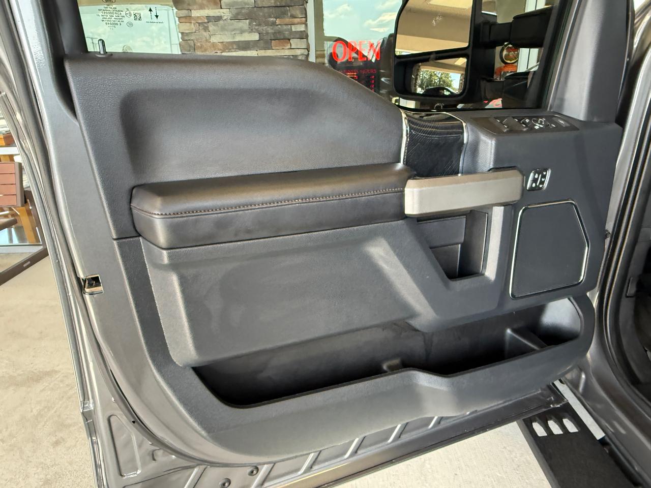 Ford F-350 SD Platinum Crew Cab 4WD 2022
