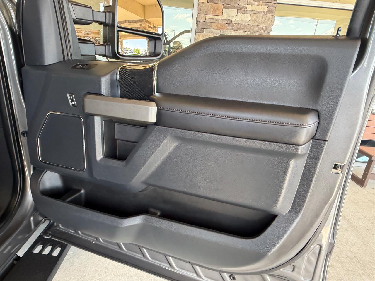 Ford F-350 SD Platinum Crew Cab 4WD 2022