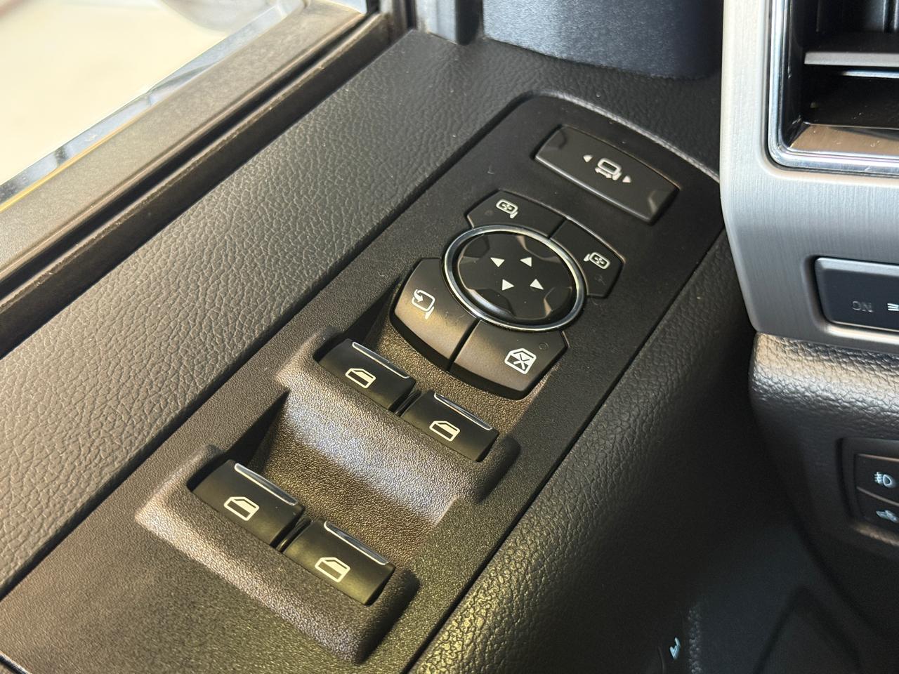 Ford F-350 SD Platinum Crew Cab 4WD 2022
