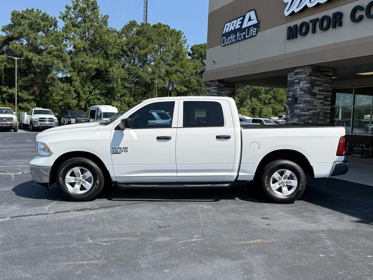 RAM 1500 Classic SLT Crew Cab SWB 2WD 2022