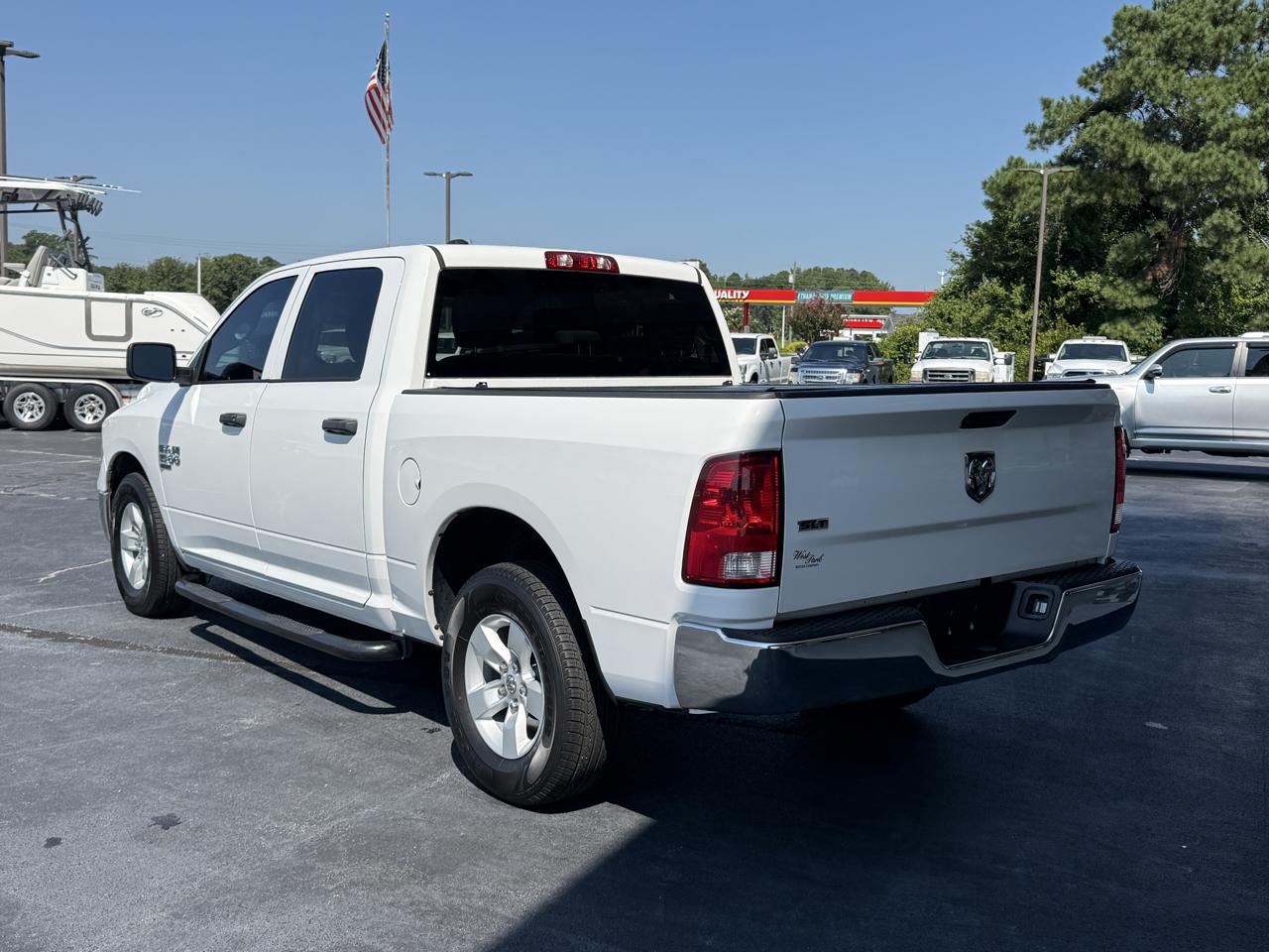 RAM 1500 Classic SLT Crew Cab SWB 2WD 2022