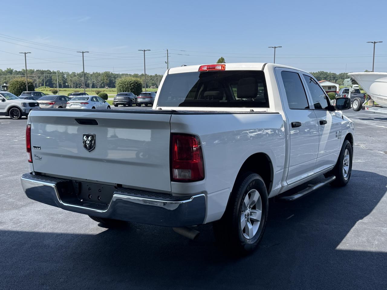 RAM 1500 Classic SLT Crew Cab SWB 2WD 2022