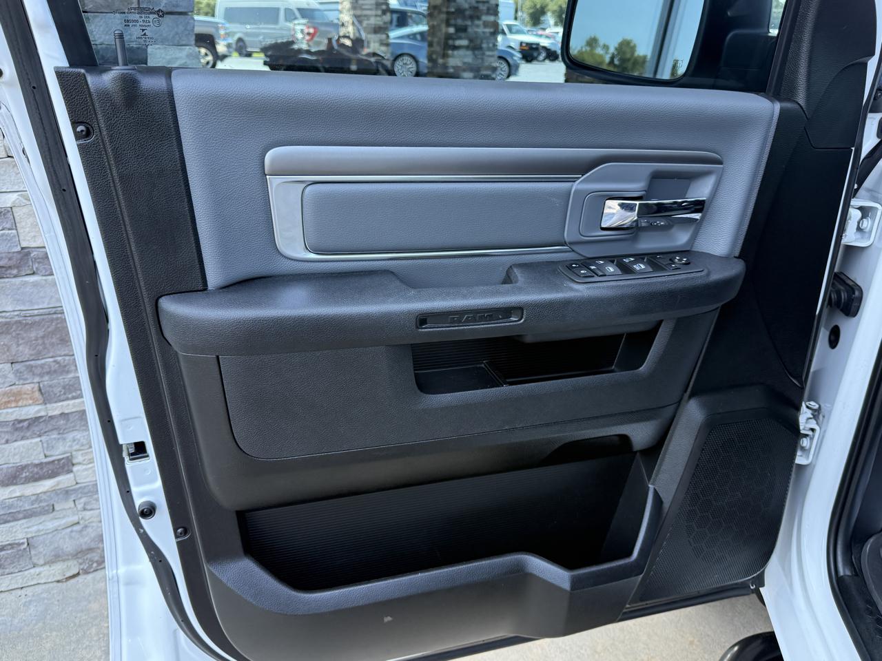 RAM 1500 Classic SLT Crew Cab SWB 2WD 2022