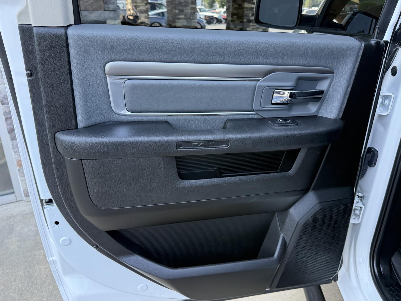 RAM 1500 Classic SLT Crew Cab SWB 2WD 2022