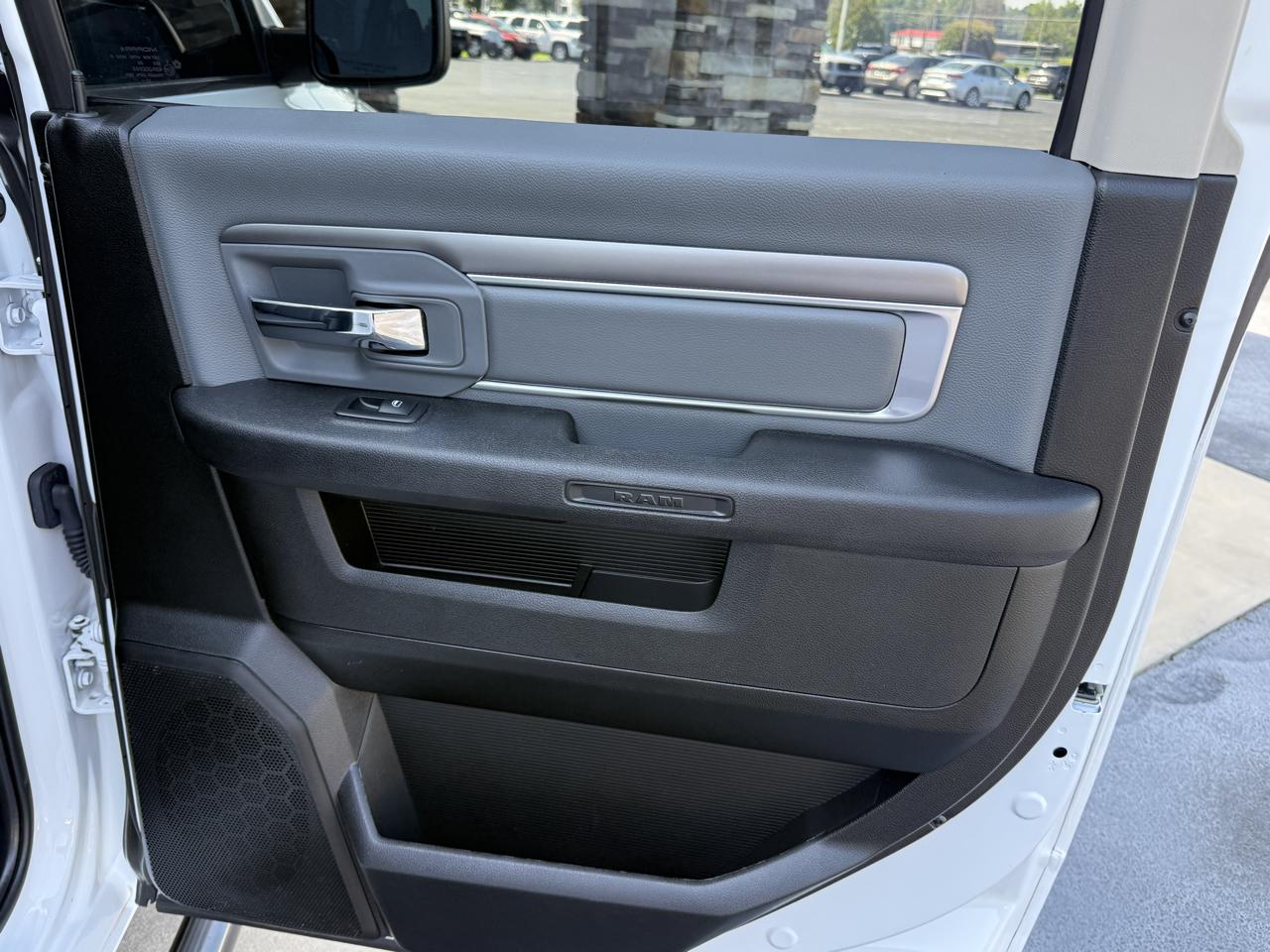 RAM 1500 Classic SLT Crew Cab SWB 2WD 2022