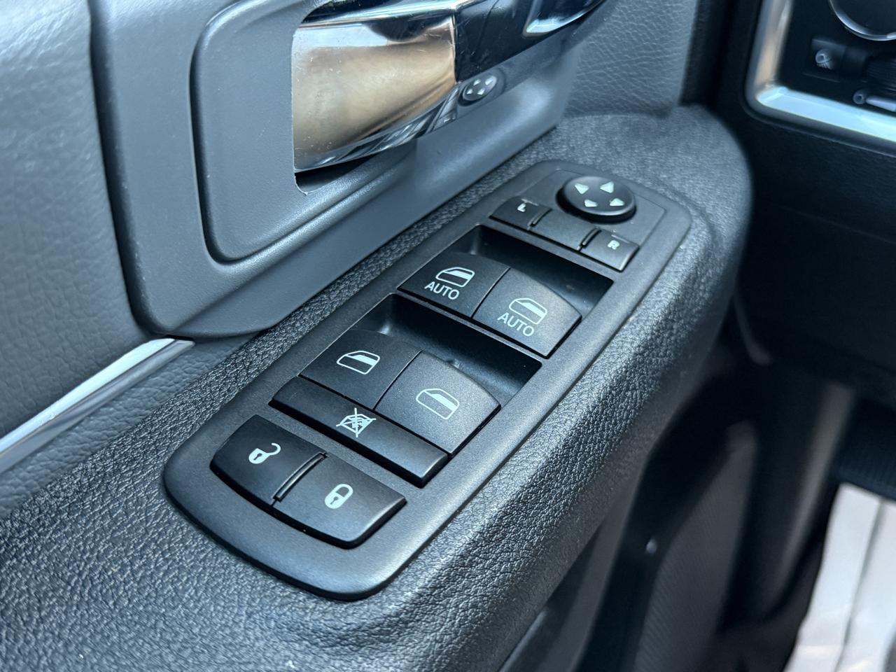 RAM 1500 Classic SLT Crew Cab SWB 2WD 2022