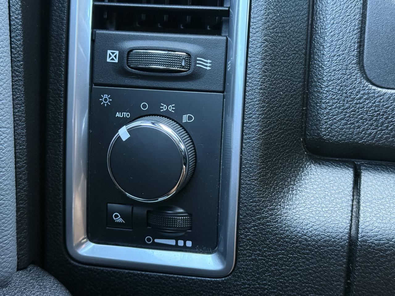 RAM 1500 Classic SLT Crew Cab SWB 2WD 2022