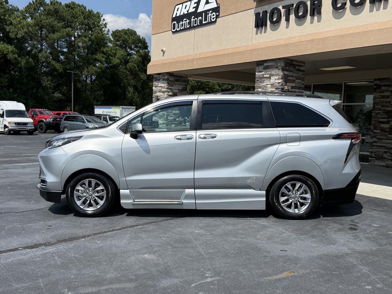 Toyota Sienna XLE 7-Passenger 2022