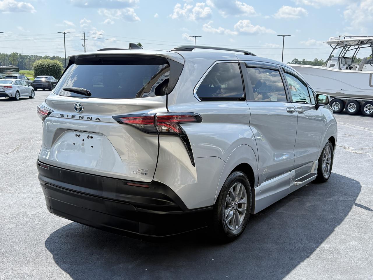Toyota Sienna XLE 7-Passenger 2022