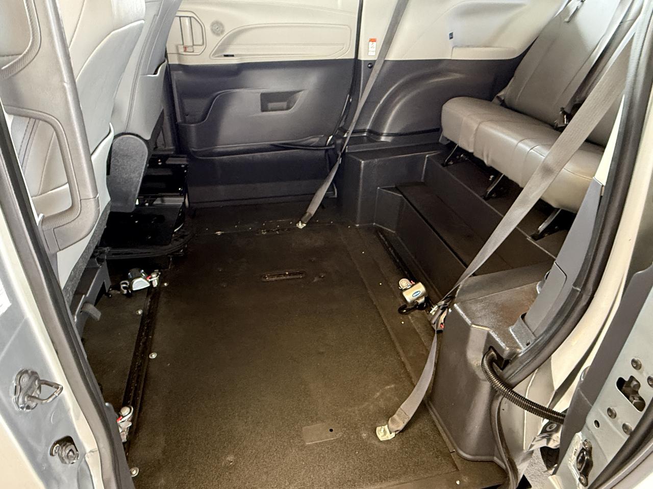 Toyota Sienna XLE 7-Passenger 2022