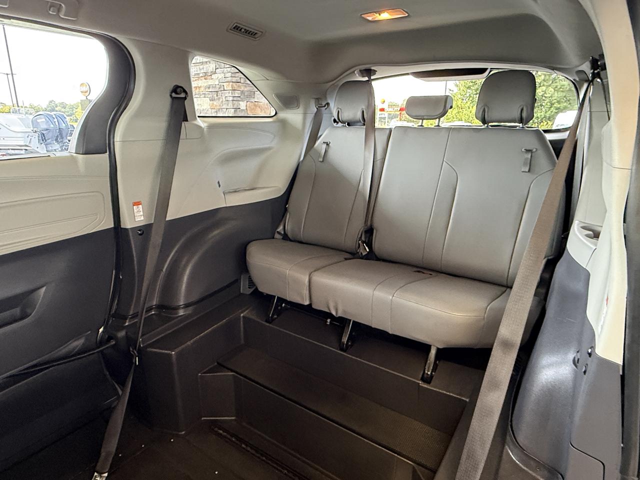 Toyota Sienna XLE 7-Passenger 2022