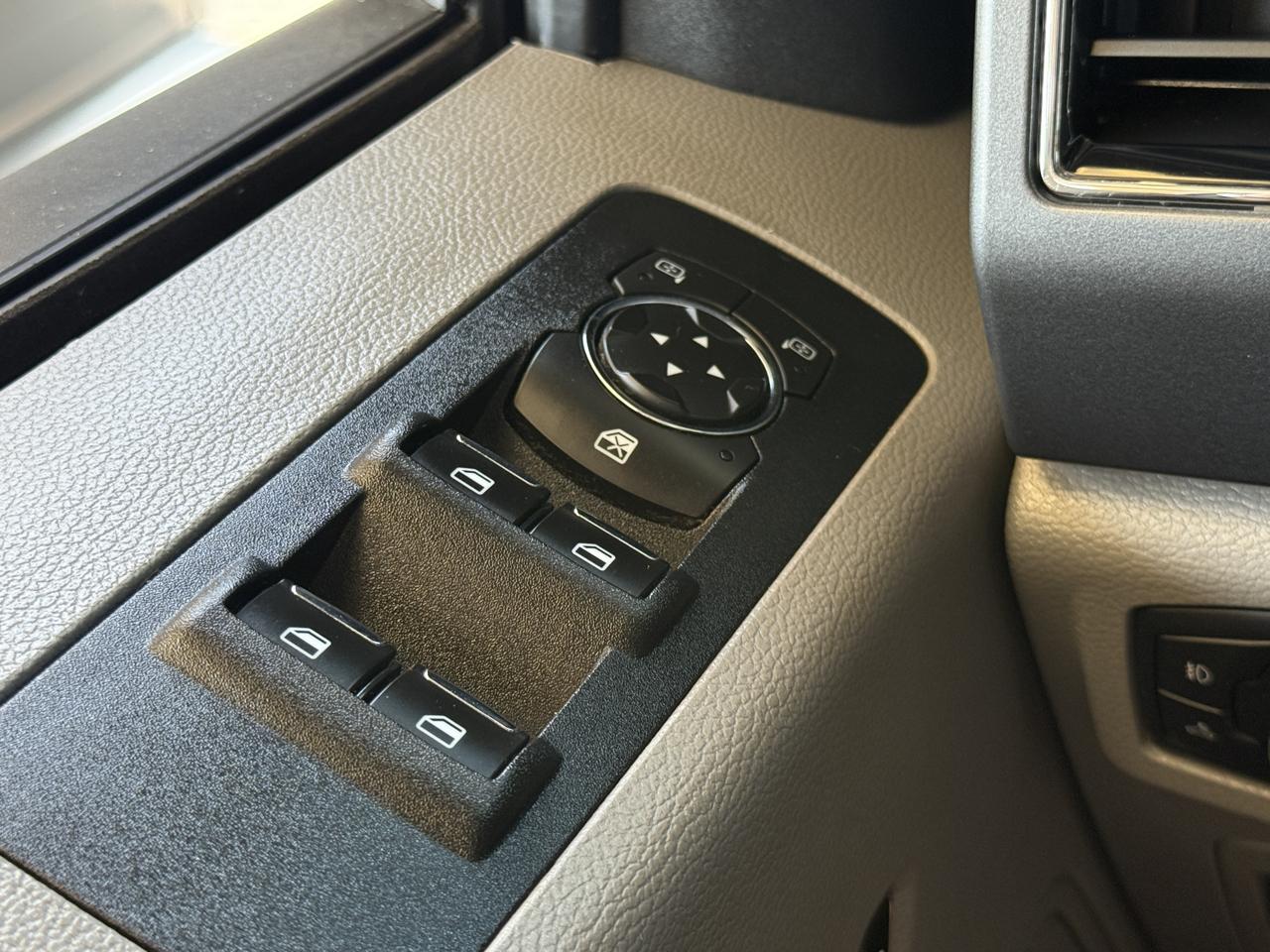 Ford F-150 XLT SuperCrew 4WD 2018