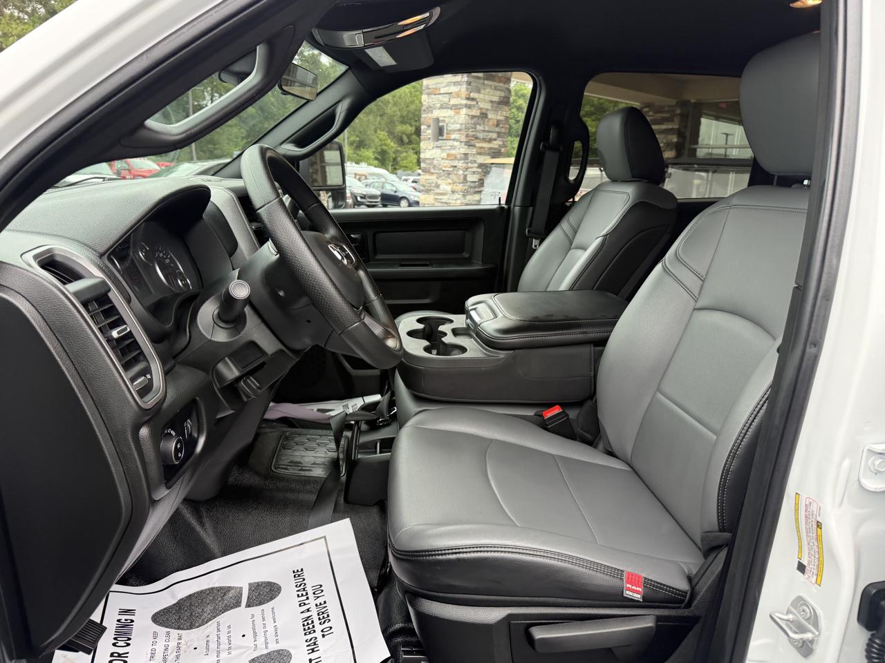 RAM 3500 Crew Cab 4WD DRW 2025