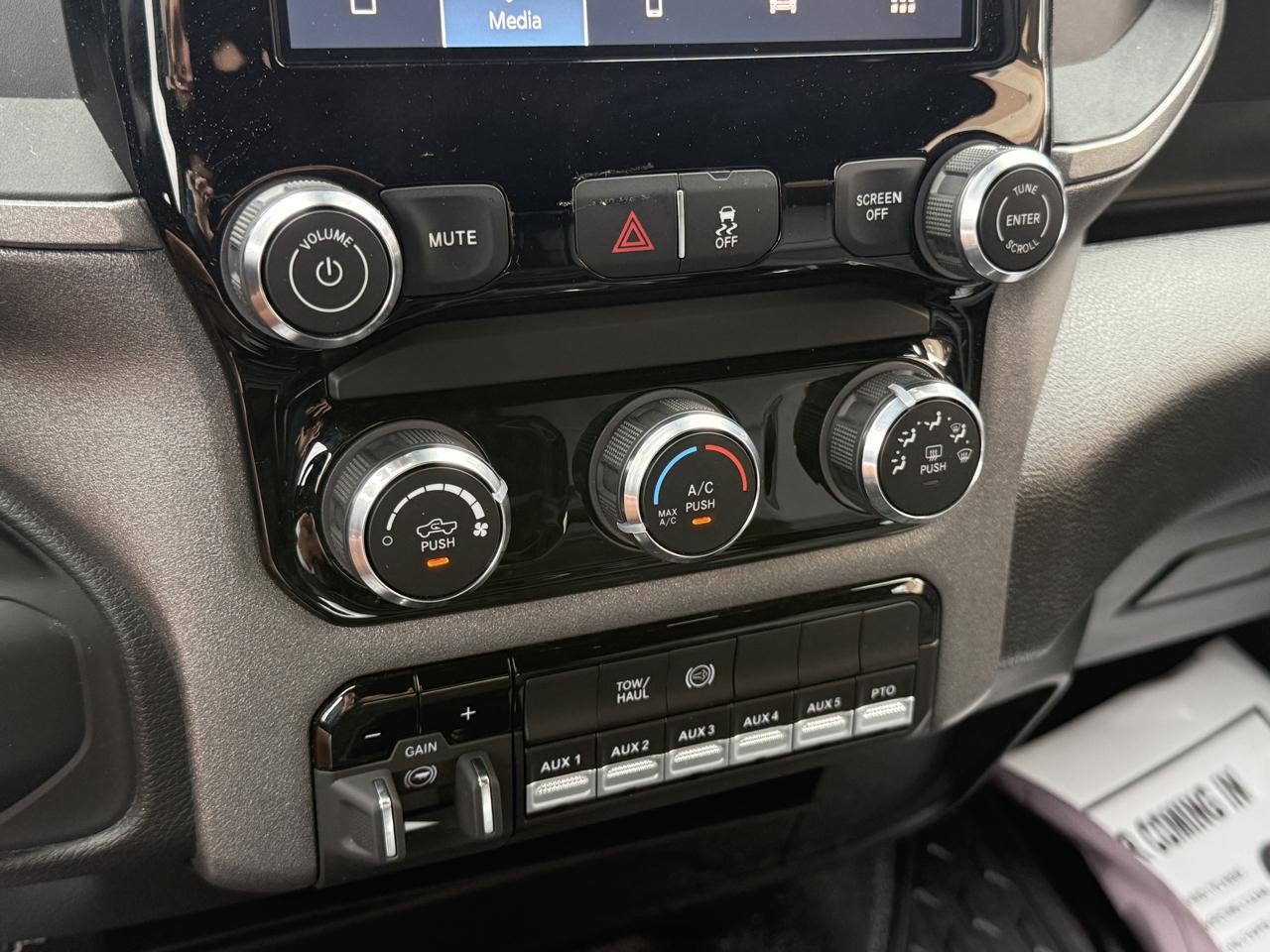 RAM 3500 Crew Cab 4WD DRW 2025