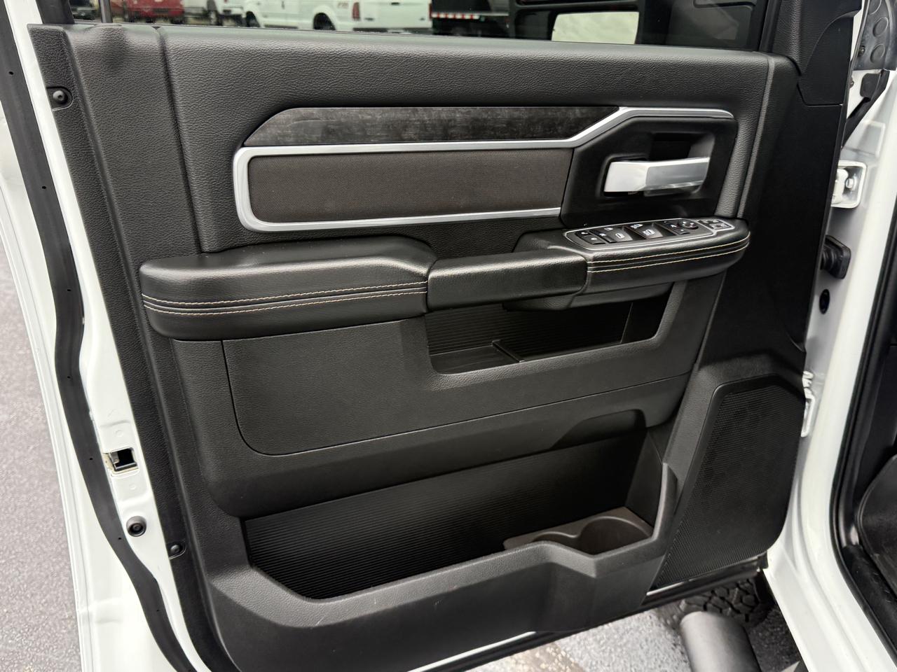 RAM 3500 Big Horn Crew Cab LWB 4WD DRW 2024