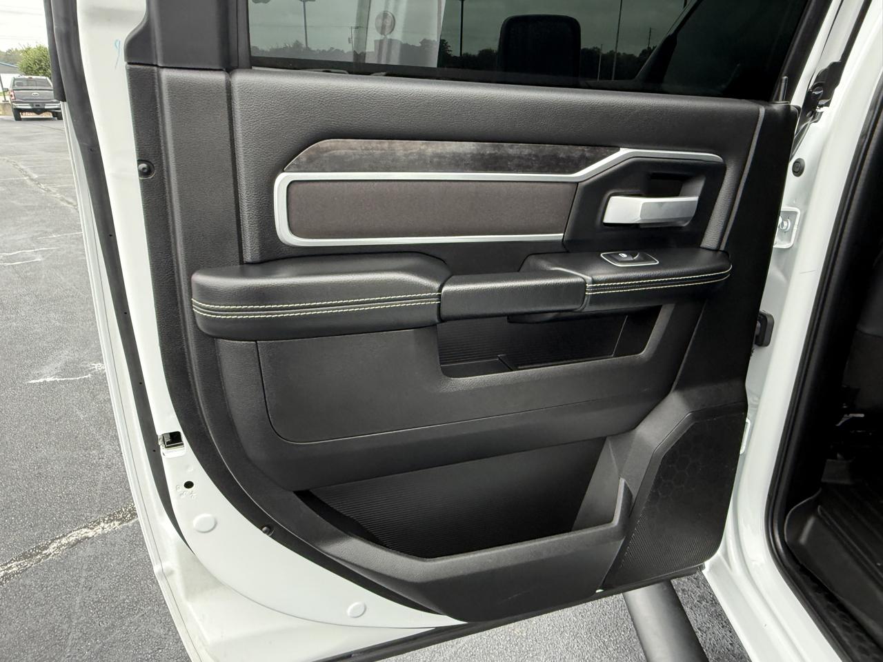 RAM 3500 Big Horn Crew Cab LWB 4WD DRW 2024
