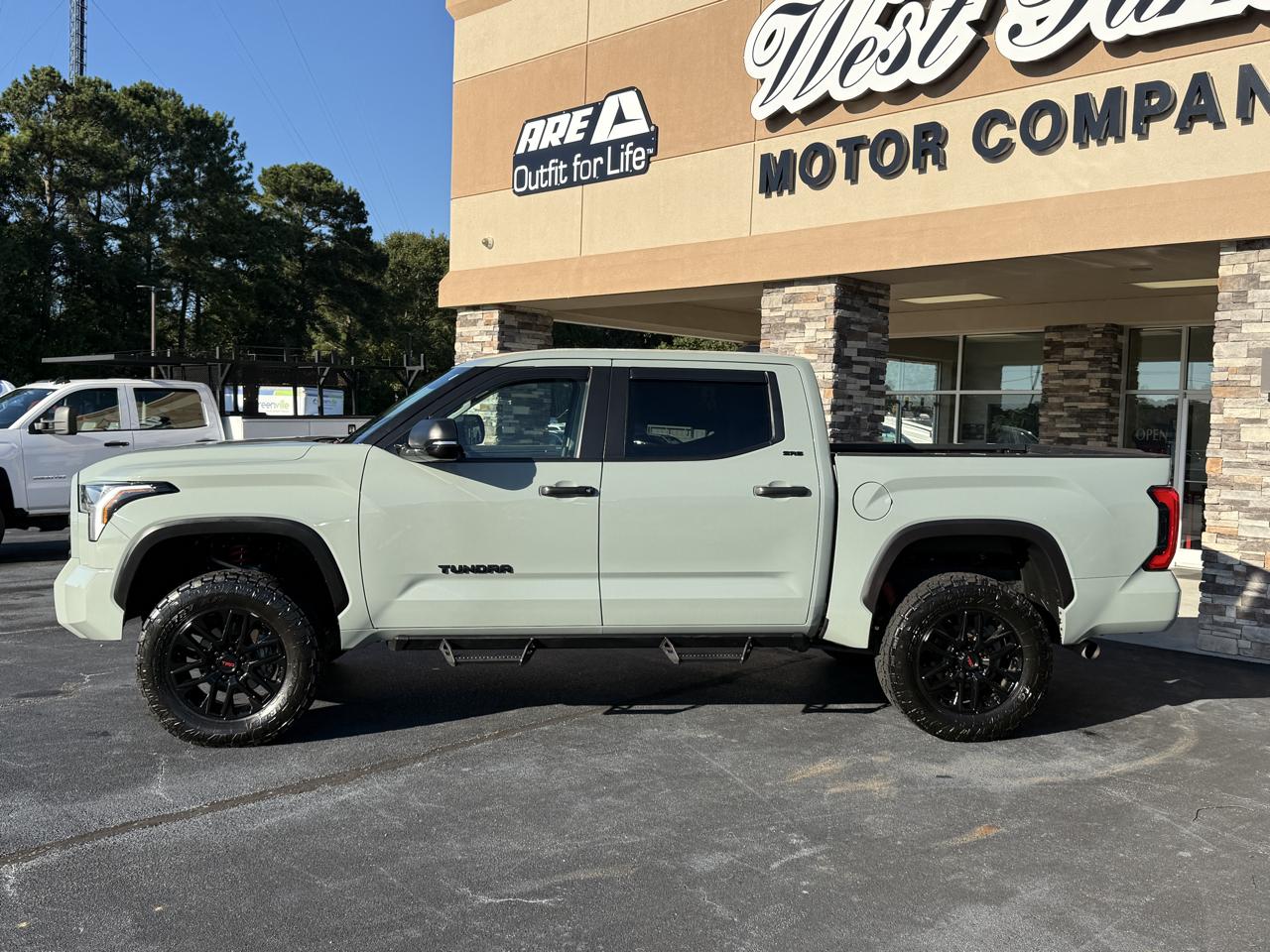 Toyota Tundra SR5 CrewMax 4WD 2024