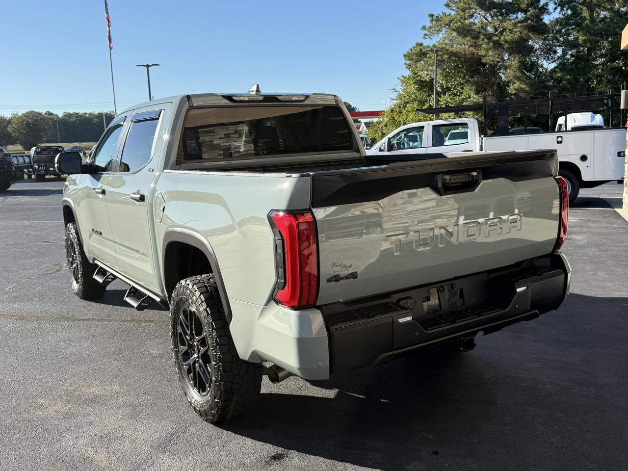 Toyota Tundra SR5 CrewMax 4WD 2024