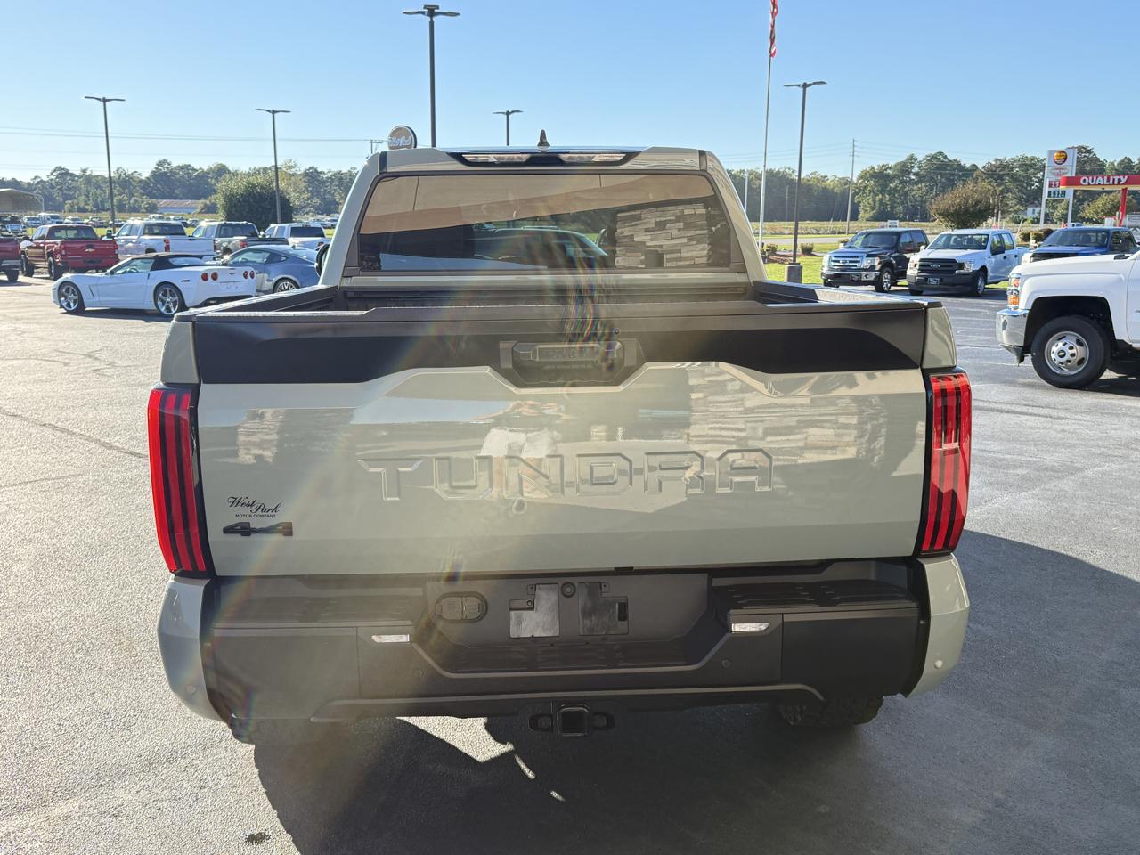 Toyota Tundra SR5 CrewMax 4WD 2024