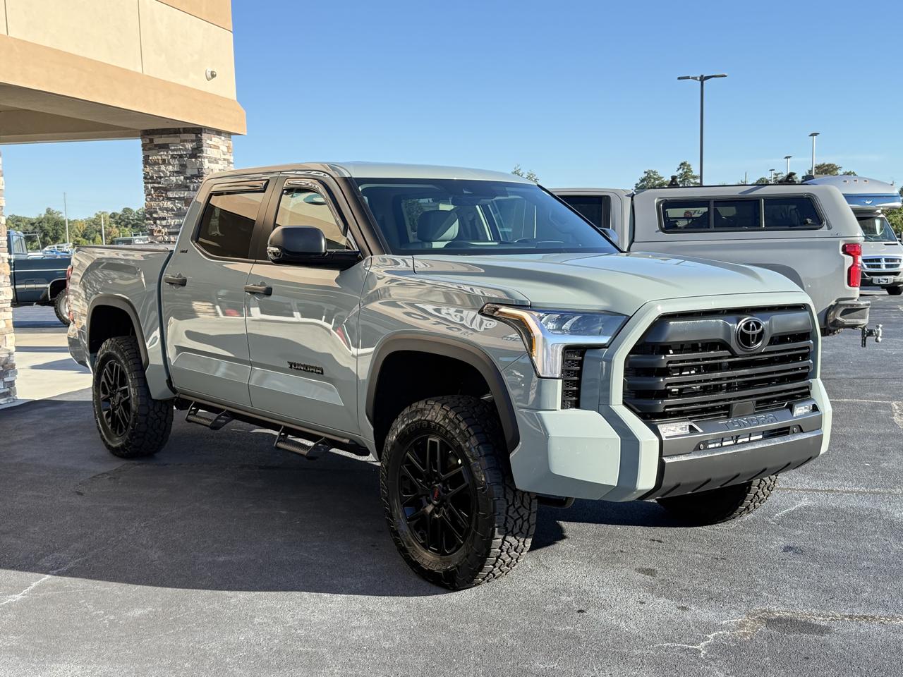 Toyota Tundra SR5 CrewMax 4WD 2024