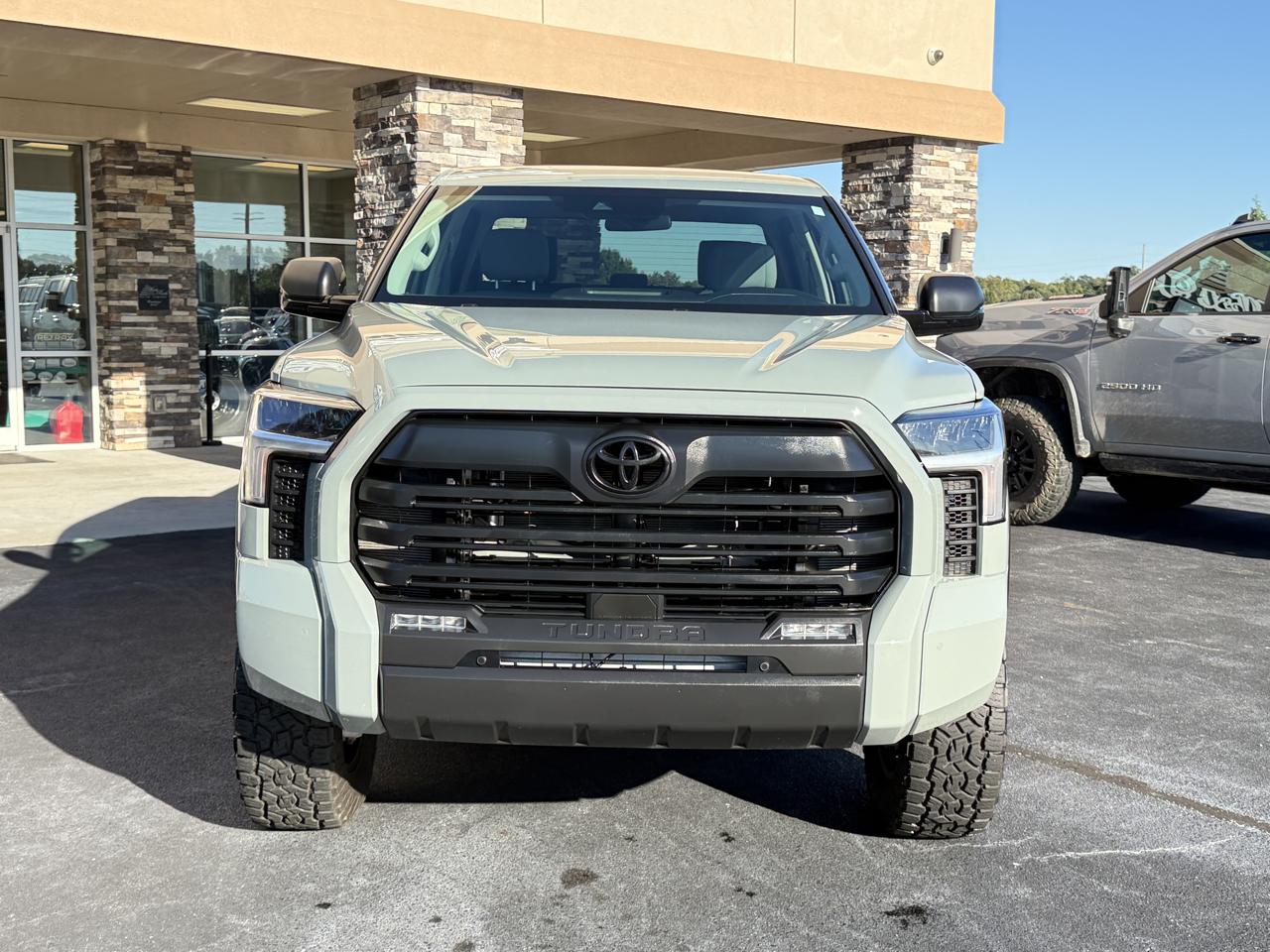 Toyota Tundra SR5 CrewMax 4WD 2024