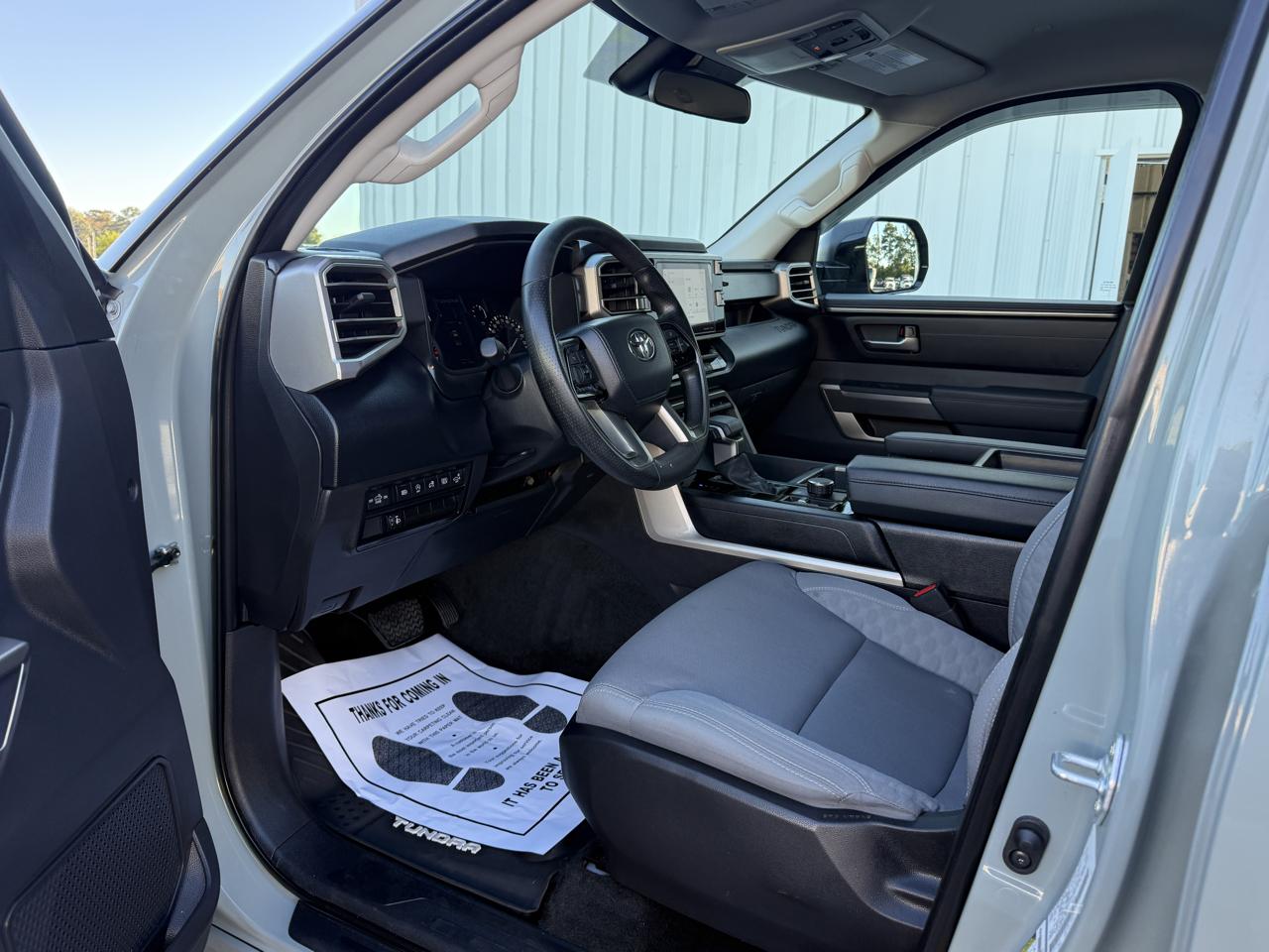 Toyota Tundra SR5 CrewMax 4WD 2024