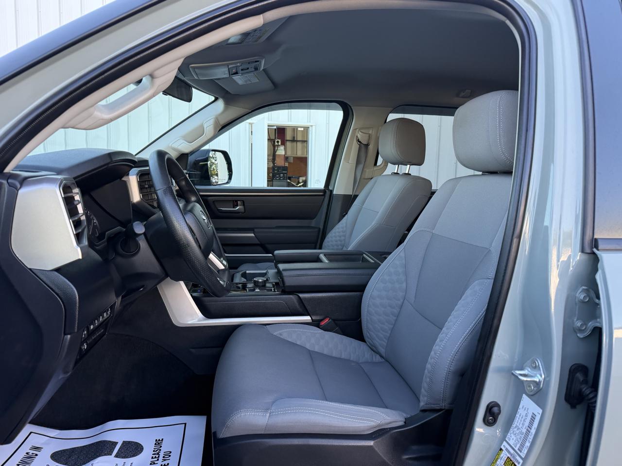 Toyota Tundra SR5 CrewMax 4WD 2024
